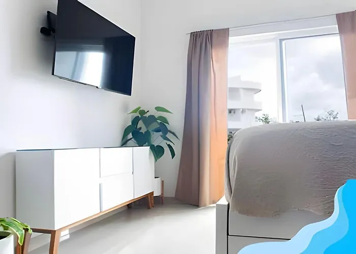 Minimalist With Pool And Free Scooter *